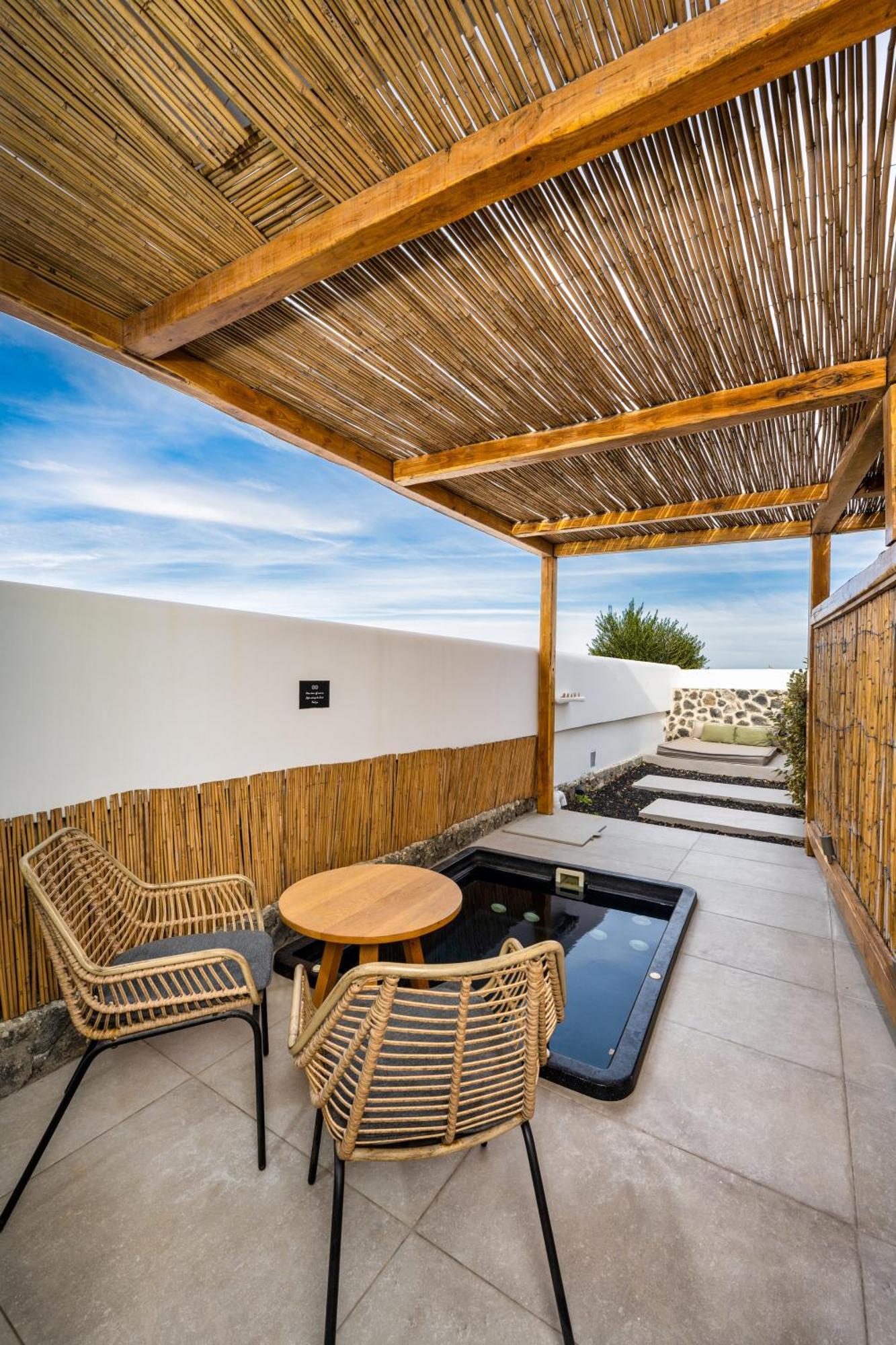 Callia Retreat Suites - Adults Only Фіра Екстер'єр фото